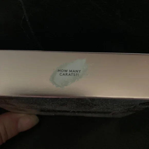 SOLD Fenty Diamond Bomb in How Many Carats Face & Body Highlighter - Picture 16 of 16